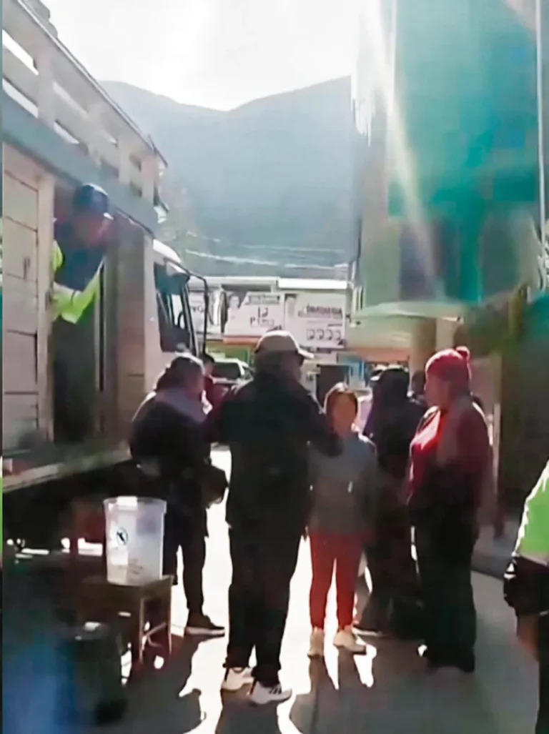 TCLACAYÁN: COMUNA TRATÓ EN CAMIÓN DE BASURA TRASLADAR NIÑOS