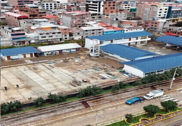 YANACANCHA: ALCALDE CUESTIONADO POR OBRA INCONCLUSA DE I.E.