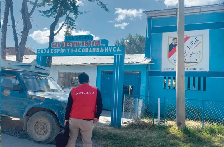 EN ACOBAMBA: DEFENSORÍA IDENTIFICA DEFICIENCIAS EN 8 II.EE.
