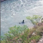 QUICHUAS: VEHÍCULO CAE AL RÍO MANTARO TRAS DESPISTE