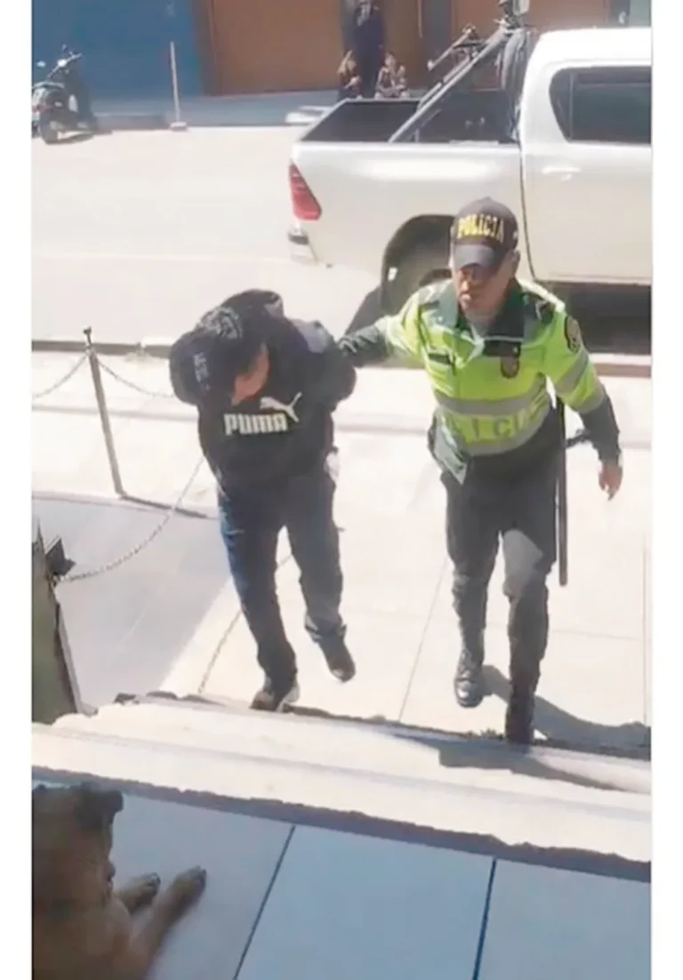 TOCAMIENTOS INDEBIDOS: POLICÍAS DETIENEN A CONDUCTOR DE BUS