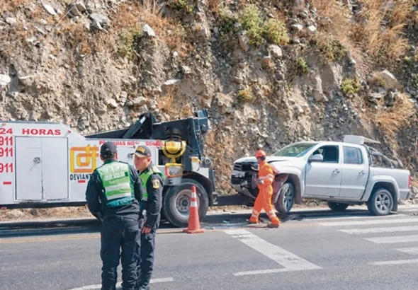 EN LA CARRETERA CENTRAL: CHOQUE ENTRE AUTO Y CAMIONETA DEJA DOS HERIDOS