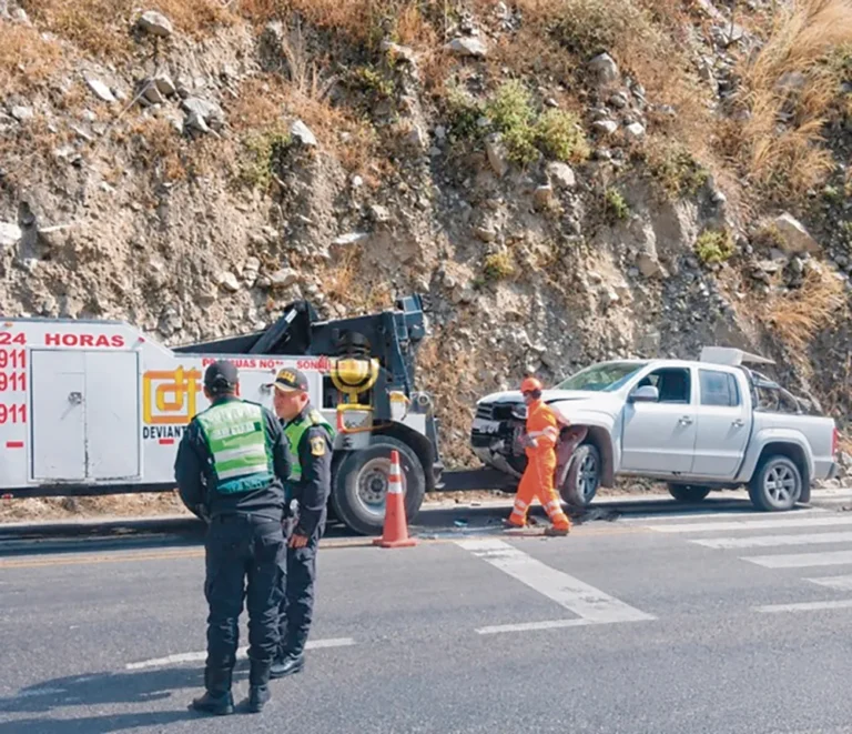 EN LA CARRETERA CENTRAL: CHOQUE ENTRE AUTO Y CAMIONETA DEJA DOS HERIDOS