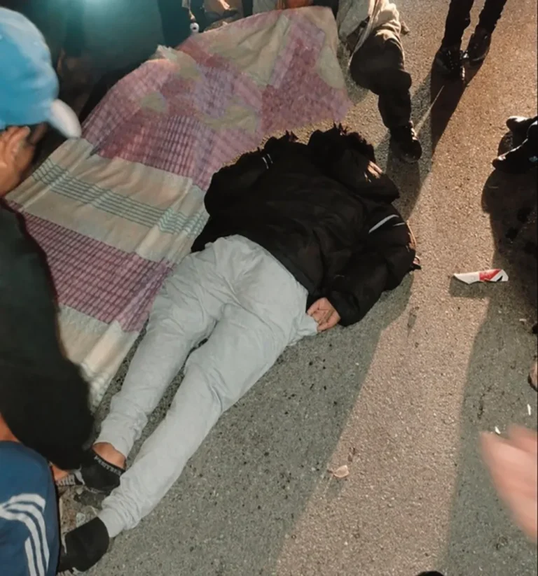 VIOLENTO CHOQUE EN TARMA: DEJA MOTOCICLISTA HERIDO EN CURVA DE CHIPOCAYO