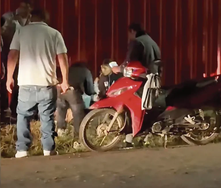 OXAPAMPA: MOTOCICLETAS COLISIONAN DEJANDO VARIOS HERIDOS