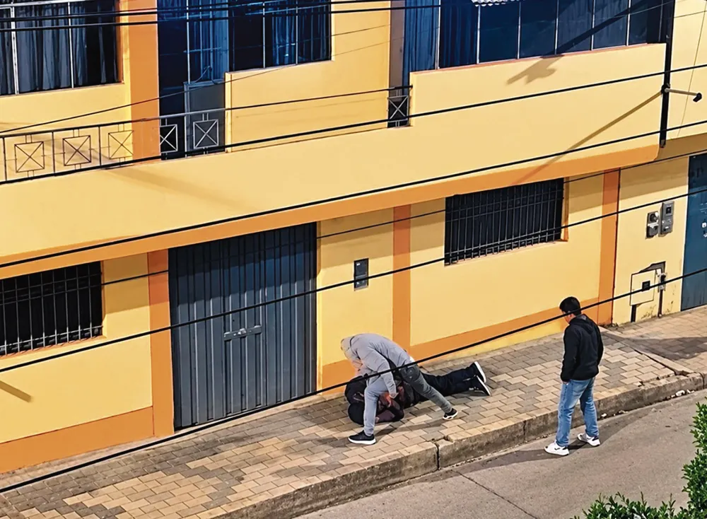 ASCENSIÓN: SUJETOS AGREDEN A JOVEN EN AV. ERNESTO MORALES