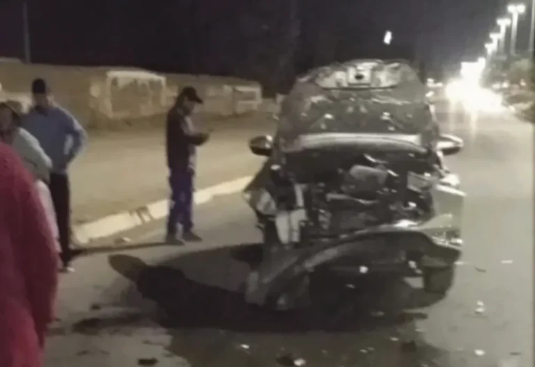 CHOQUE CAMIONETA Y MOTOCARGUERO: DEJA TRES HERIDOS EN LA CARRETERA CENTRAL
