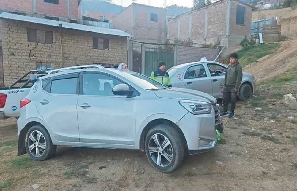 INSEGURIDAD EN HUANCAYO: TAXISTA FUE ASALTADO CON ARMA BLANCA