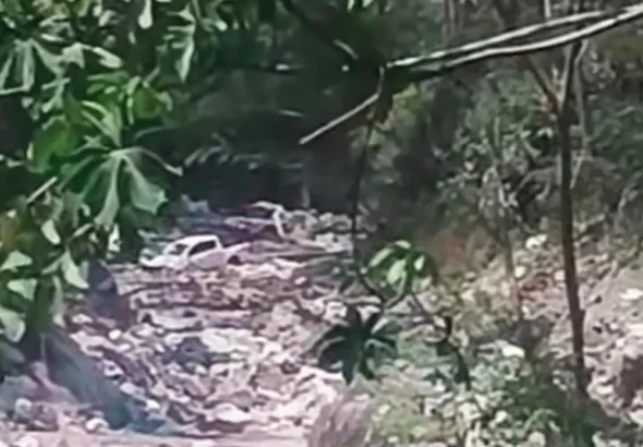 INGENIERO GEOMECÁNICO GRAVE: CAMIONETA DE CONTRATISTA CAE AL RÍO PUNTAYACU: VITOC