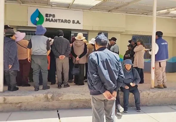 POR FALTA DE CALIDAD DE AGUA: POBLADORES DE JAUJA REALIZAN PLANTÓN A LA EPS MANTARO