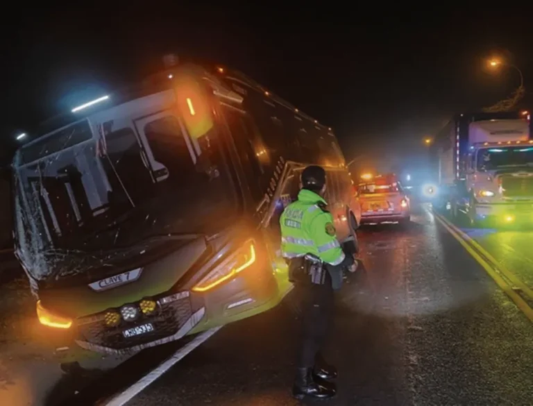 ACCIDENTE DE TRÁNSITO: BUS INTERPROVINCIAL SE DESPISTA EN EL KILÓMETRO 51 EN COCACHACRA