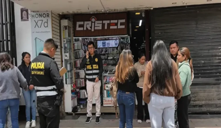 FRENTE A PALACIO MUNICIPAL: ROBAN TIENDA DE CELULARES DE ALTA GAMA