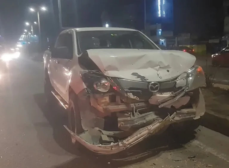 CHOQUE POR ALCANCE: REDUCEN A PRESUNTO CHOFER EBRIO QUE IMPACTÓ CONTRA AUTO