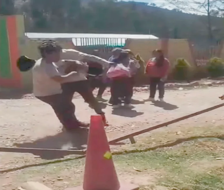 GRESCA EN ÑAHUINPUQUIO: CUATRO HOSPITALIZADOS POR DISPUTA DE TURISTAS