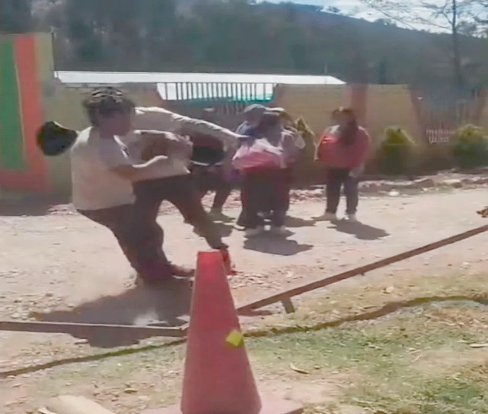 GRESCA EN ÑAHUINPUQUIO: CUATRO HOSPITALIZADOS POR DISPUTA DE TURISTAS