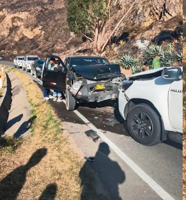CHOQUE FRONTRAL: DEJA CUATRO HERIDOS EN LA CARRETERA CENTRAL