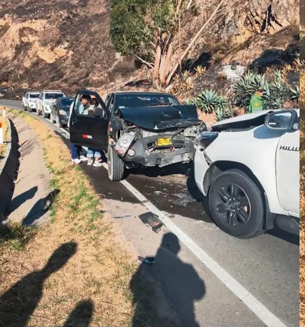 CHOQUE FRONTRAL: DEJA CUATRO HERIDOS EN LA CARRETERA CENTRAL