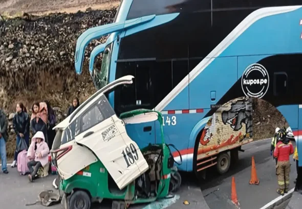 EN CHOQUE DE SU MOTOTOXI CONTRA BUS: ESTUDIANTE DE SENATI FALLECE EN DISTRITO ACOLLA