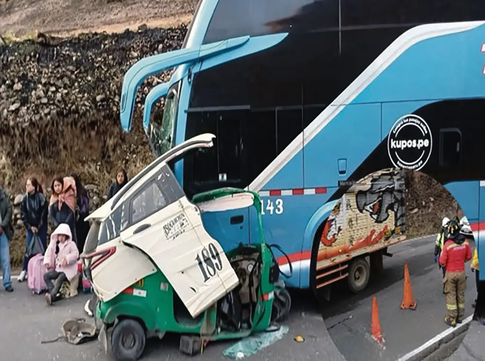 EN CHOQUE DE SU MOTOTOXI CONTRA BUS: ESTUDIANTE DE SENATI FALLECE EN DISTRITO ACOLLA