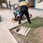 OXAPAMPA: JOVEN SUFRE FRACTURA TRAS CAER EN UN BUZÓN
