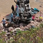 VIAJE SANGRIENTO: COMBI CON PASAJEROS CAE A UN ABISMO
